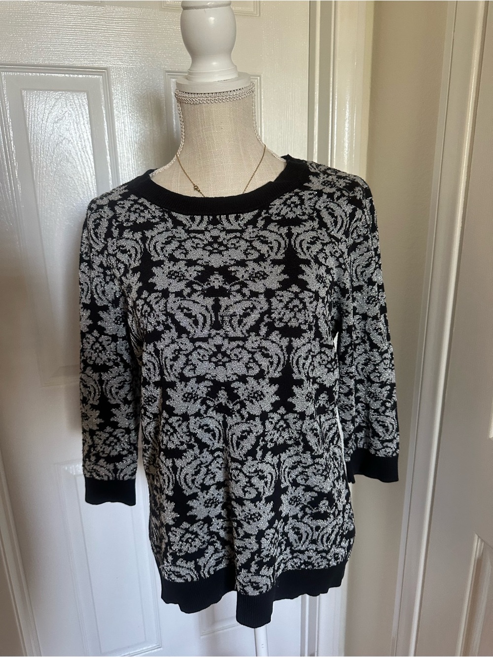 New York & Company Black and Gray Floral Knit Crewneck Sweater